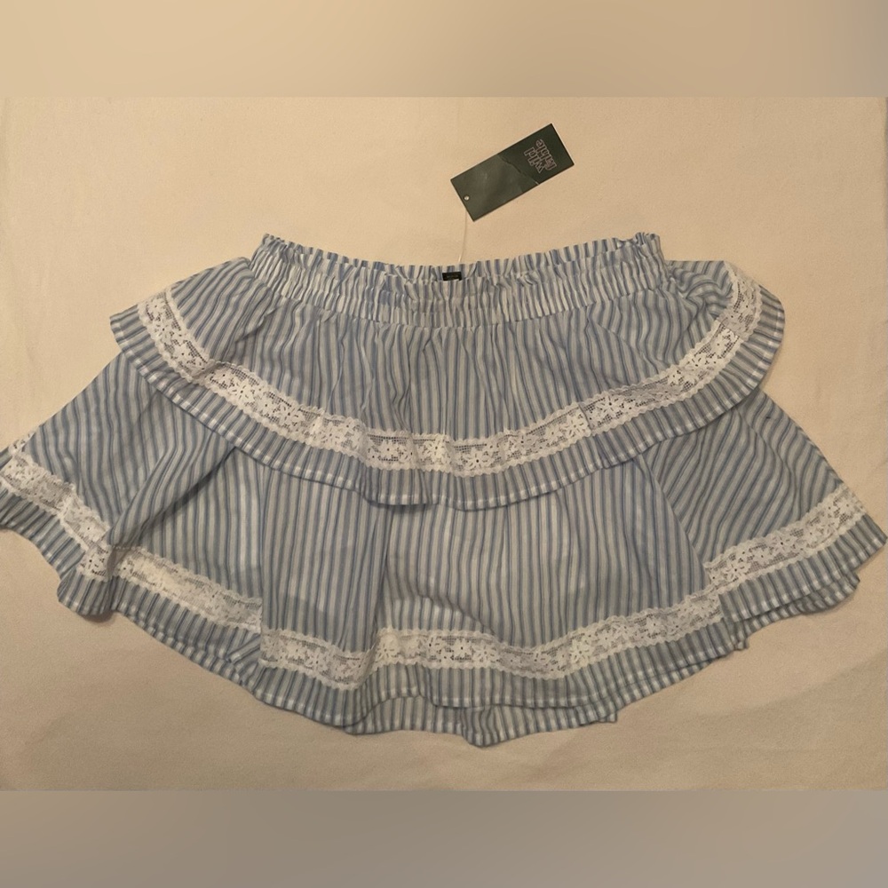 Tiered skirt, lace trimmed, blue & white stripes NWT Small - built-in shorts - Picture 2 of 12